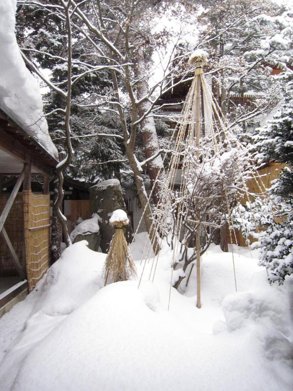 Jinpyokaku Hotel Yamanouchi  Exterior photo