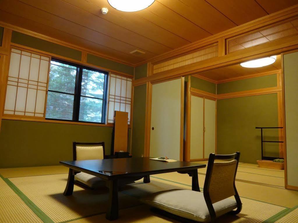 Jinpyokaku Hotel Yamanouchi  Exterior photo