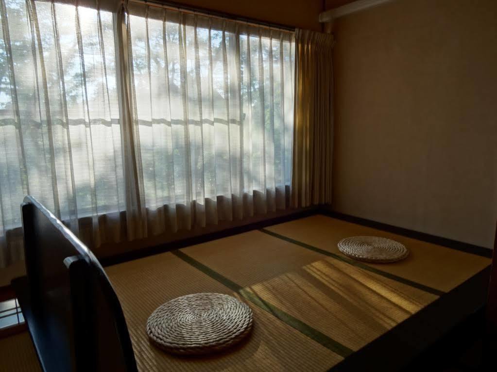 Jinpyokaku Hotel Yamanouchi  Exterior photo