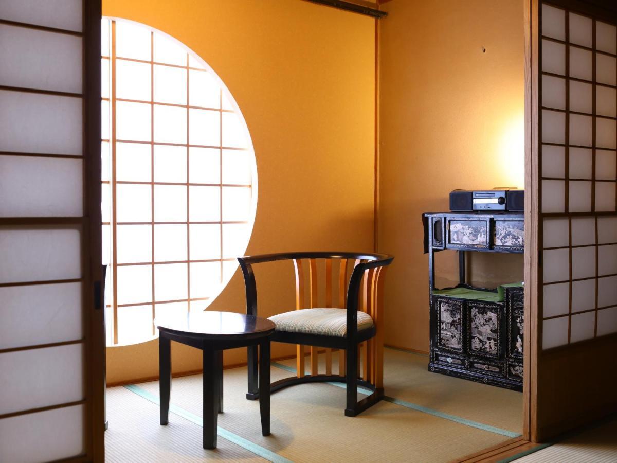 Jinpyokaku Hotel Yamanouchi  Exterior photo